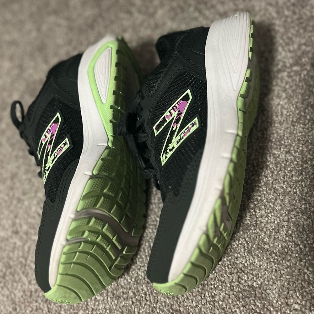 New Balance Black and Pink Sneakers with Green Accents - Picture 2 of 5